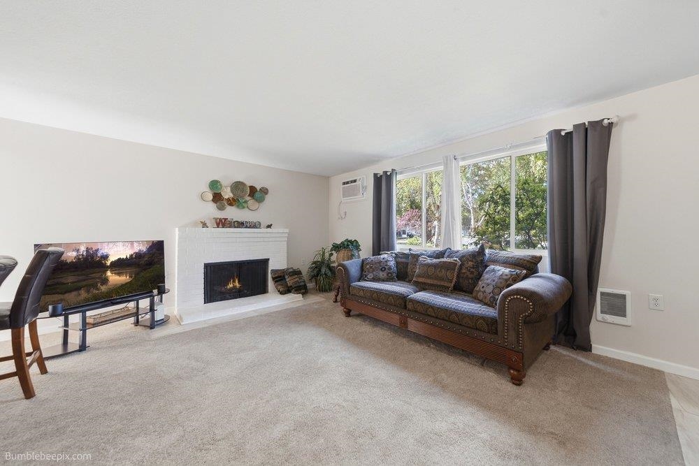 202 E Weil Ave
