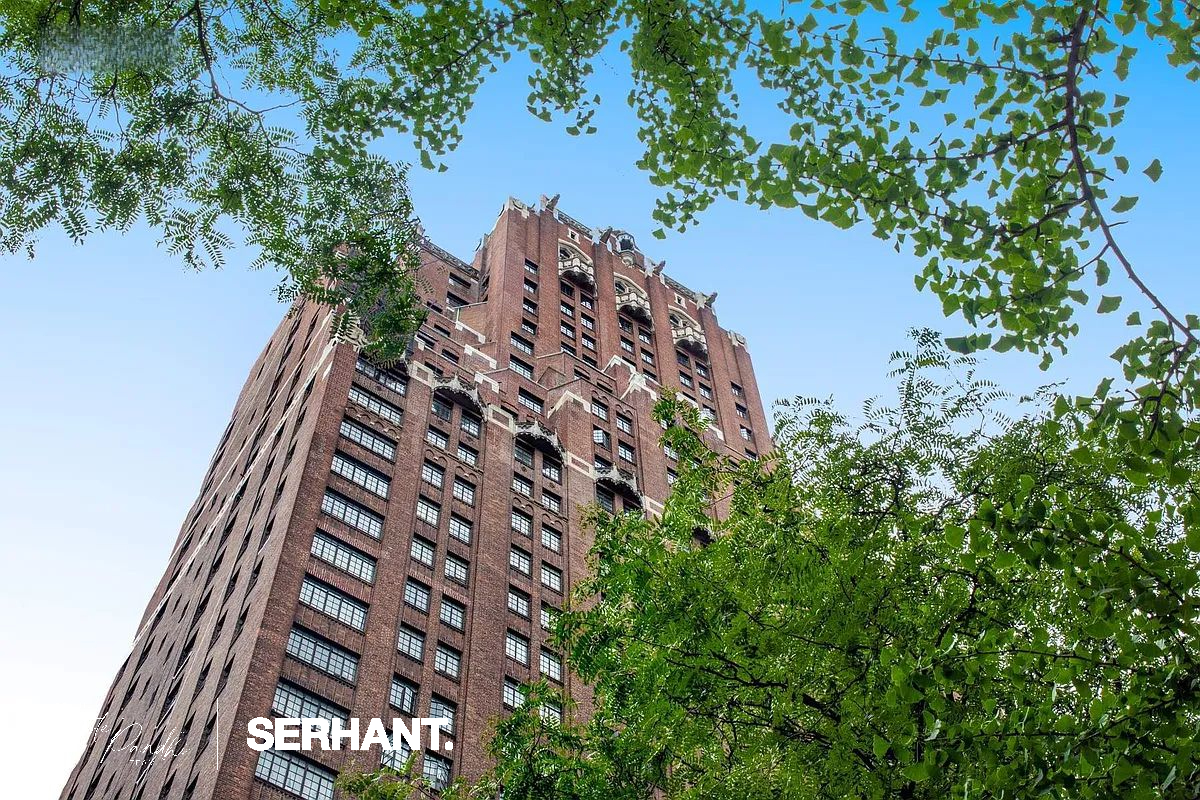 320 E 42ND Street 2318