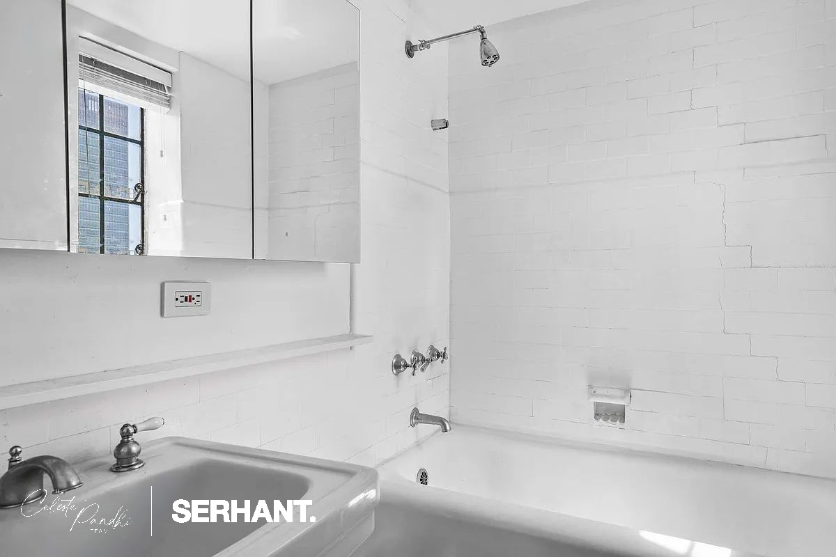 320 E 42ND Street 2318