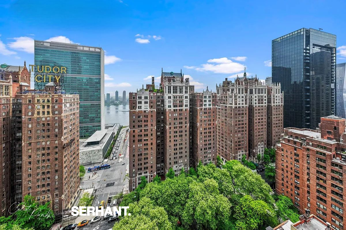 320 E 42ND Street 2318