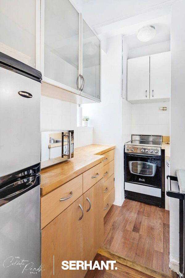 320 E 42ND Street 2301