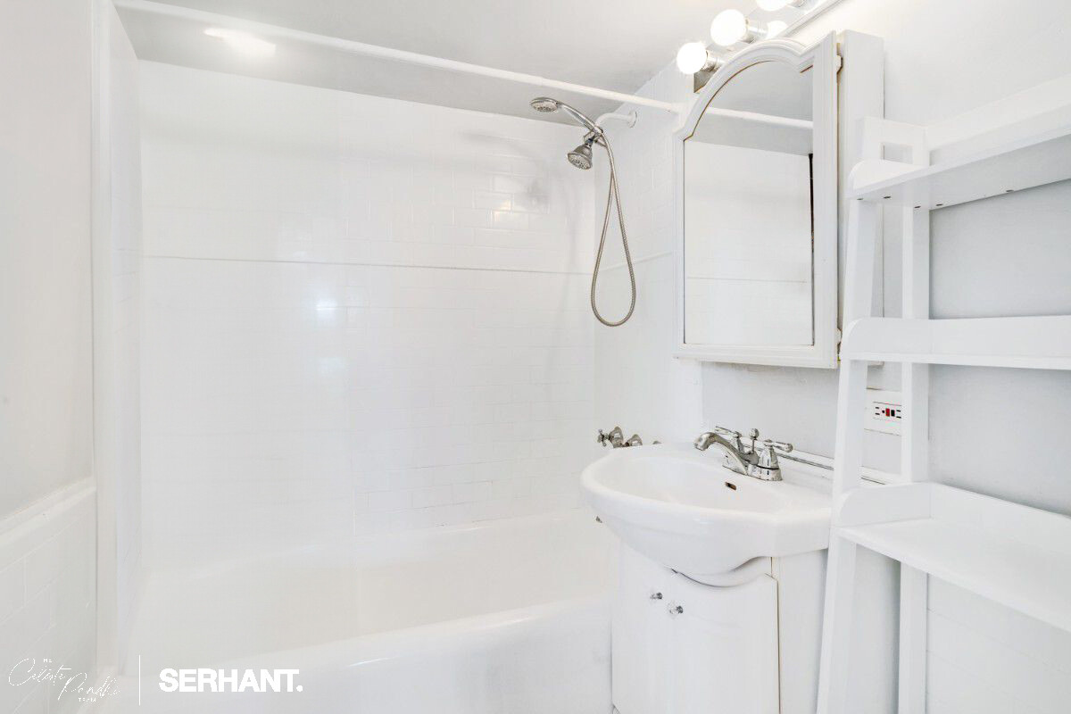 320 E 42ND Street 2301