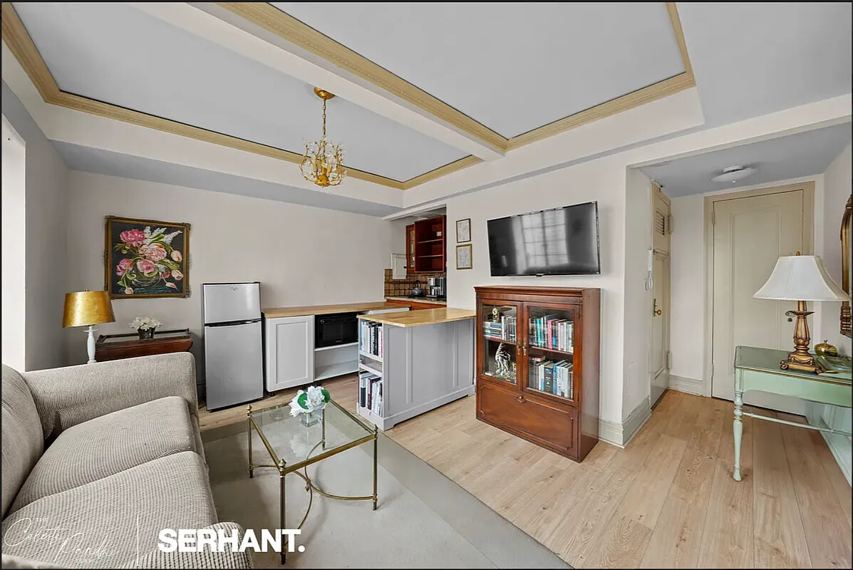 320 E 42ND Street 2318