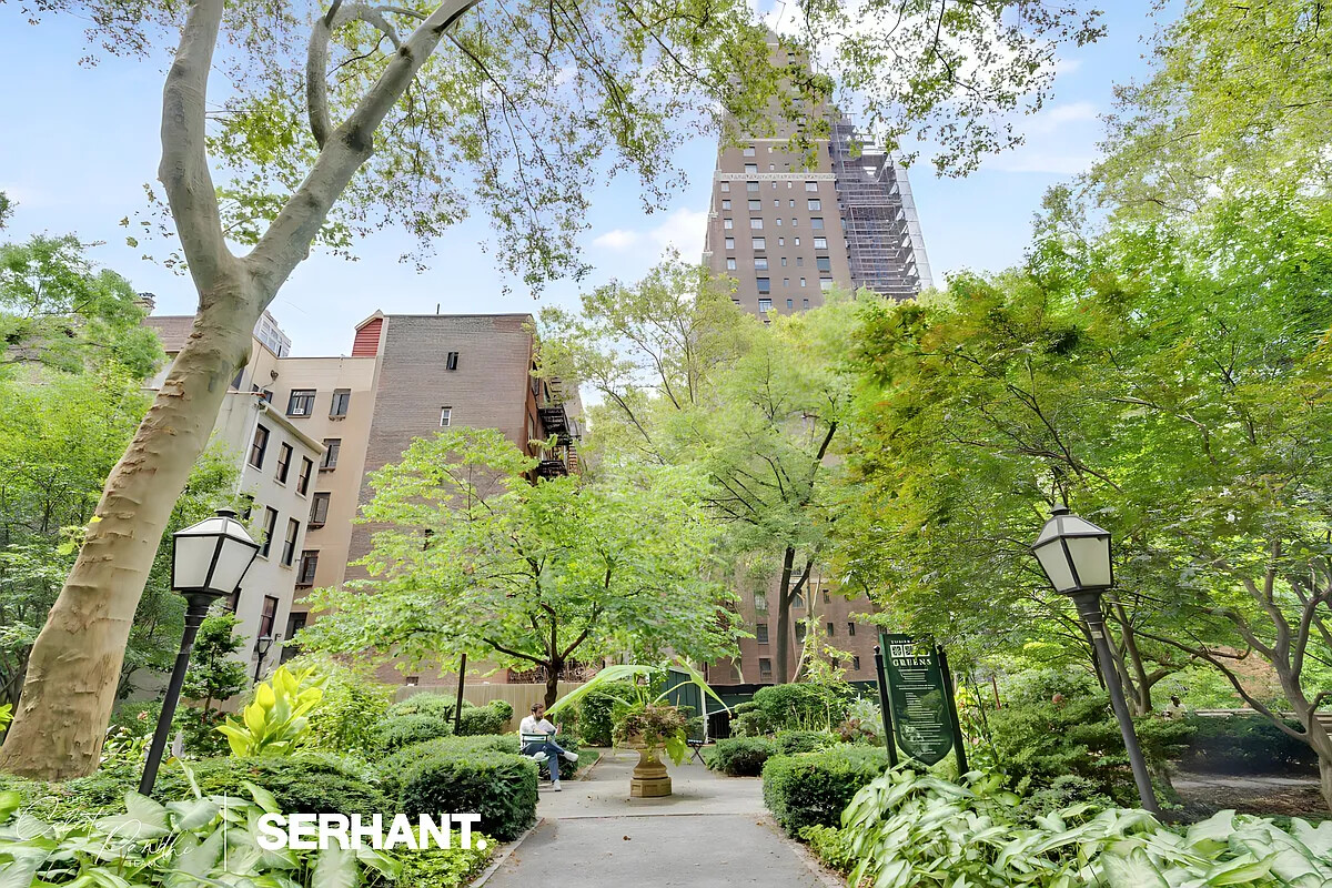 320 E 42ND Street 2318