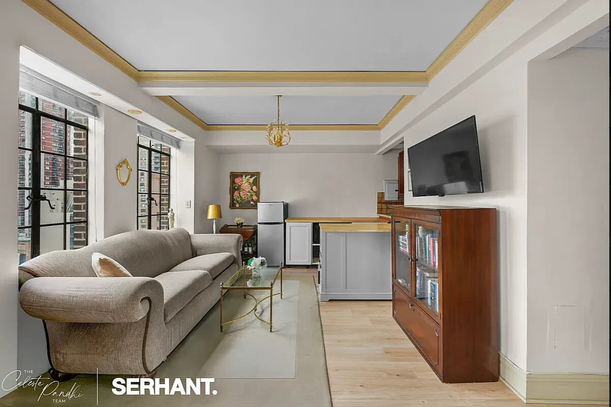 320 E 42ND Street 2318