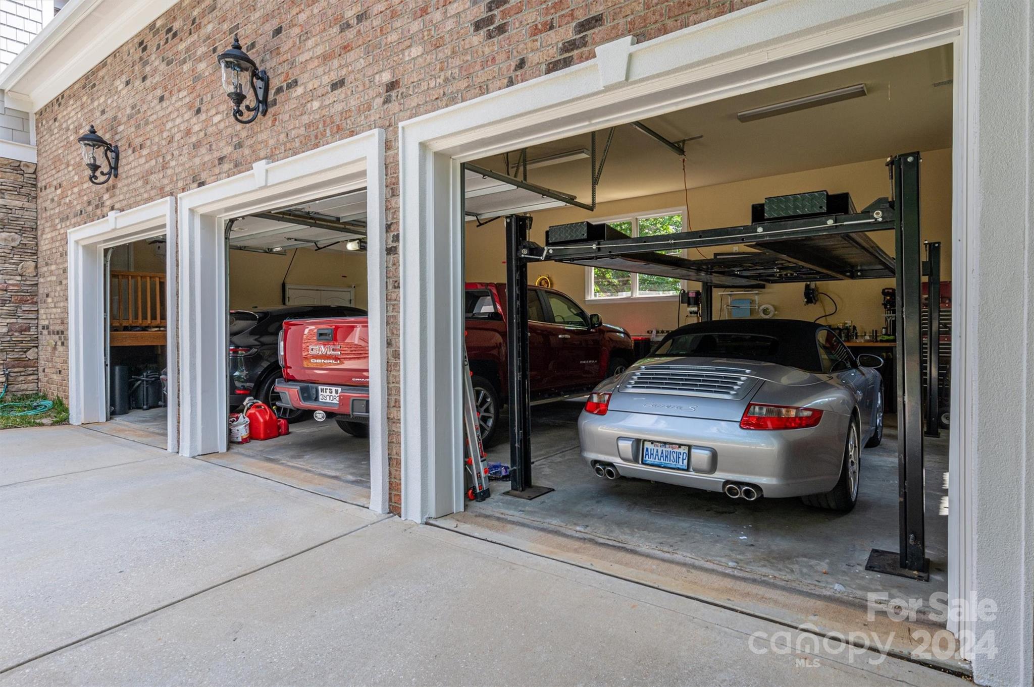 3240 Lake Pointe Drive