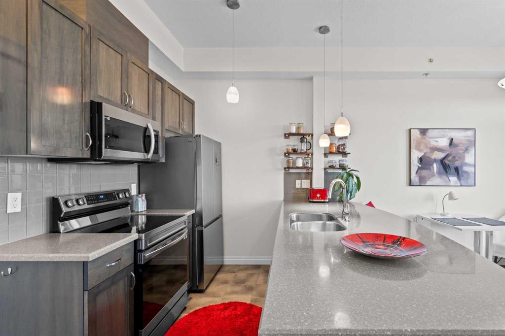 2 Hemlock Crescent SW Unit: 407