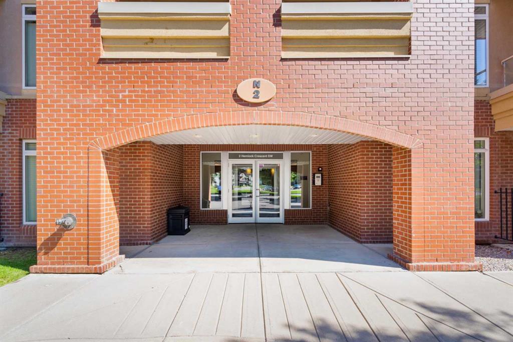 2 Hemlock Crescent SW Unit: 407
