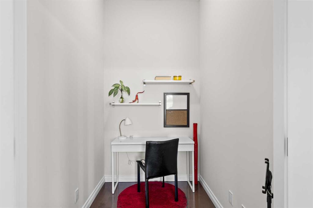 2 Hemlock Crescent SW Unit: 407