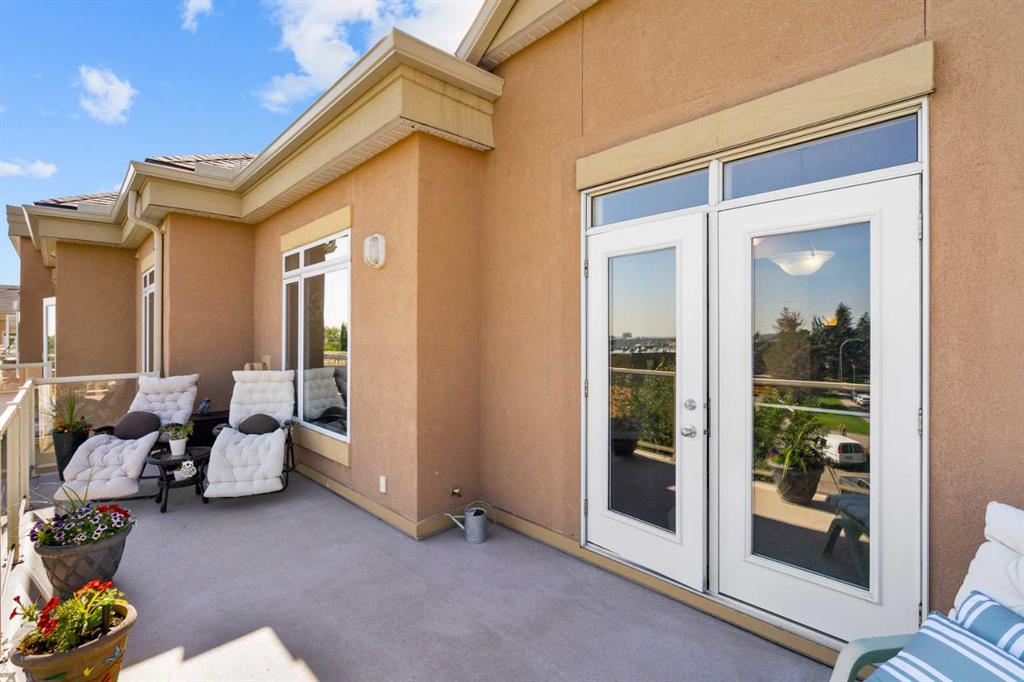 2 Hemlock Crescent SW Unit: 407