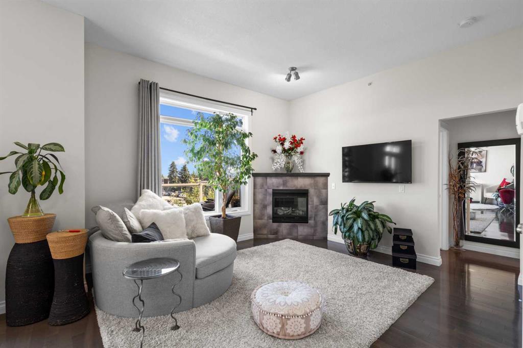 2 Hemlock Crescent SW Unit: 407