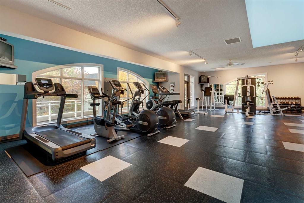 2 Hemlock Crescent SW Unit: 407