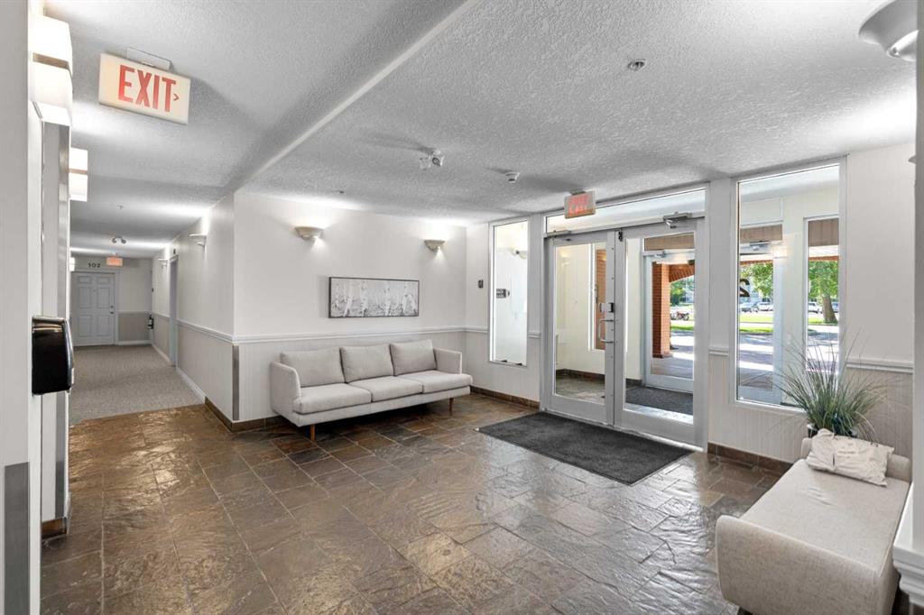 2 Hemlock Crescent SW Unit: 407