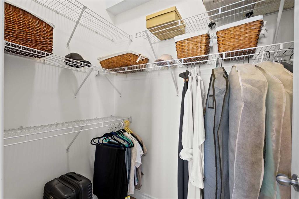 2 Hemlock Crescent SW Unit: 407