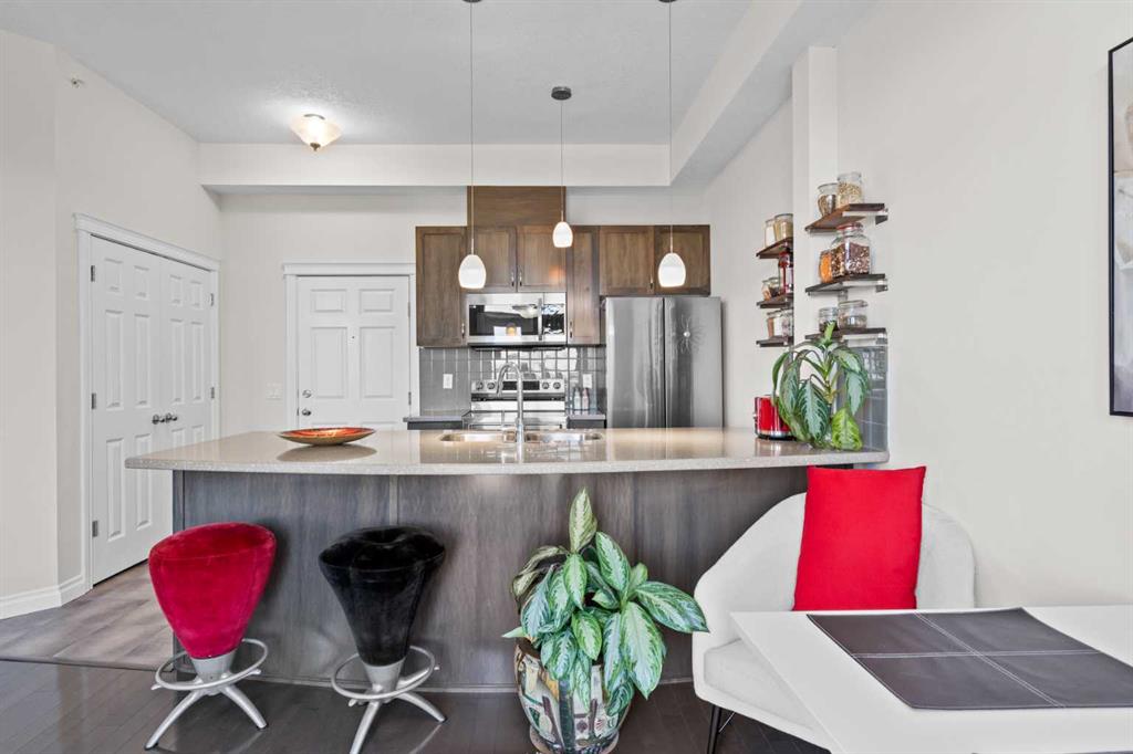 2 Hemlock Crescent SW Unit: 407