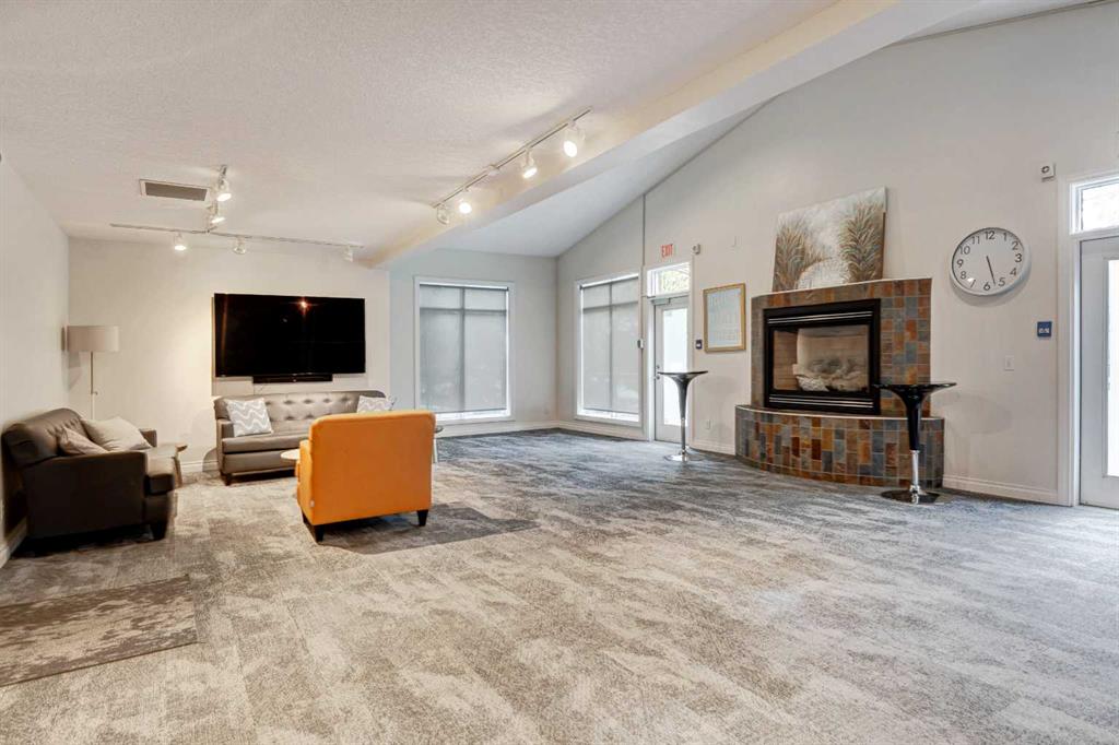 2 Hemlock Crescent SW Unit: 407