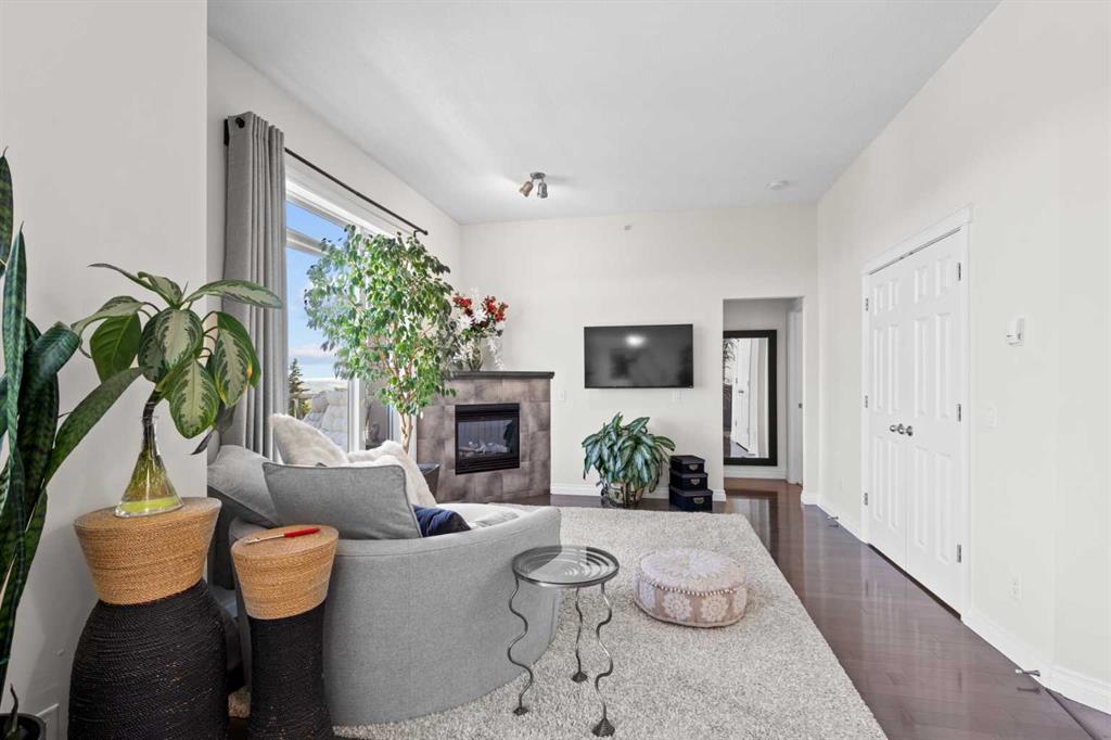 2 Hemlock Crescent SW Unit: 407