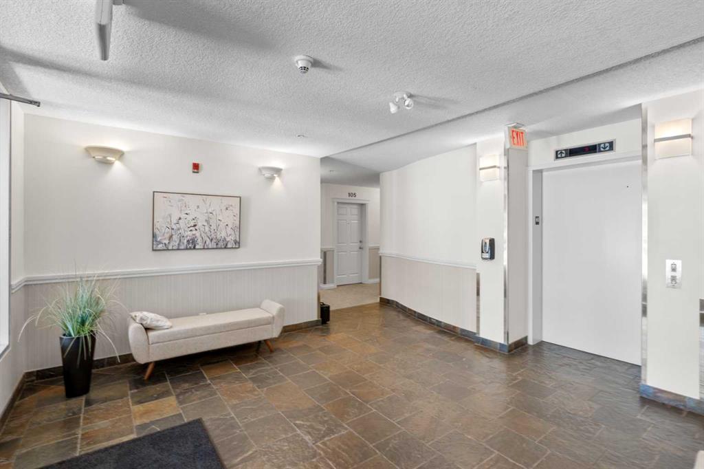 2 Hemlock Crescent SW Unit: 407