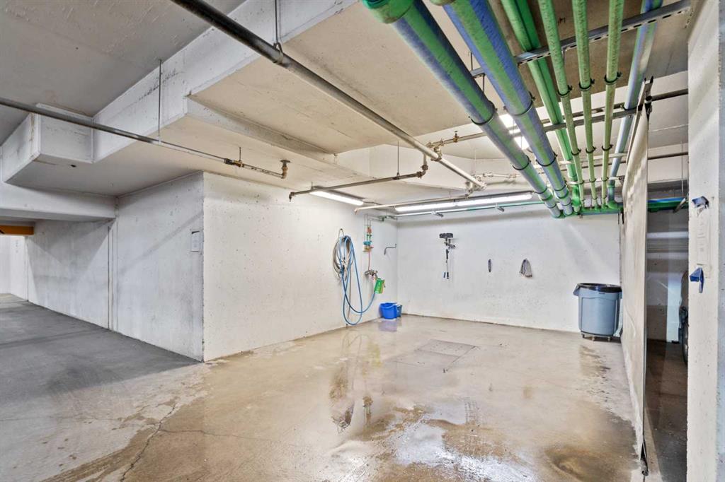 2 Hemlock Crescent SW Unit: 407