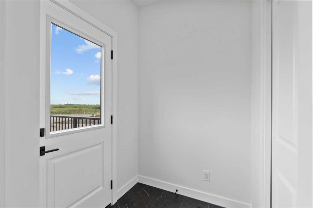 175 Belvedere Crescent SE