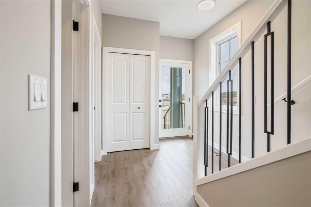 215 Belvedere Crescent SE