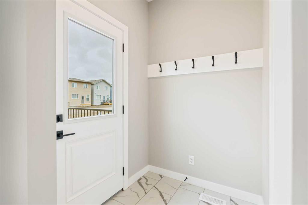 215 Belvedere Crescent SE