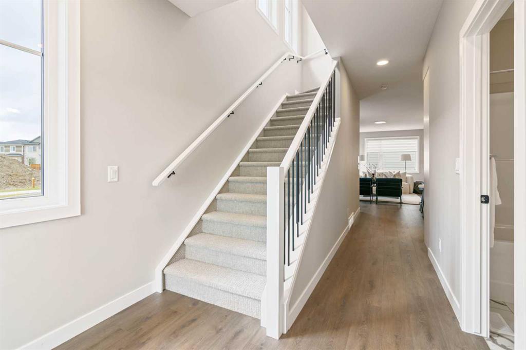 215 Belvedere Crescent SE