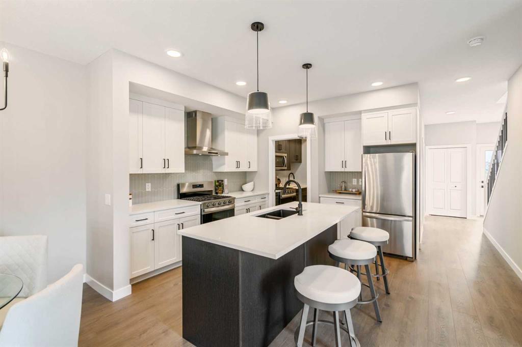 215 Belvedere Crescent SE