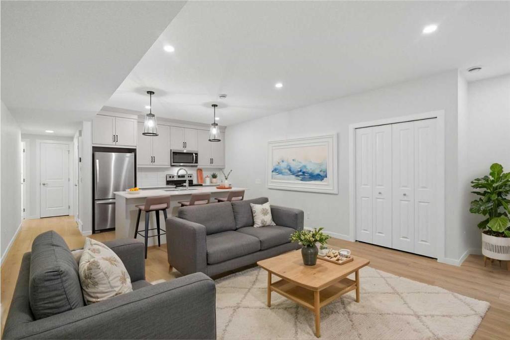 378 Bessborough Drive SW