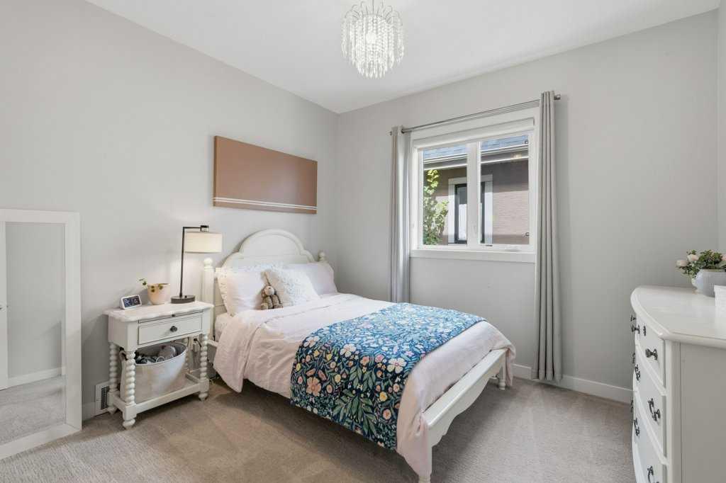 138 Ascot Crescent SW