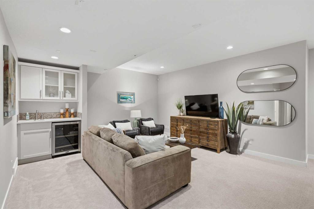 138 Ascot Crescent SW