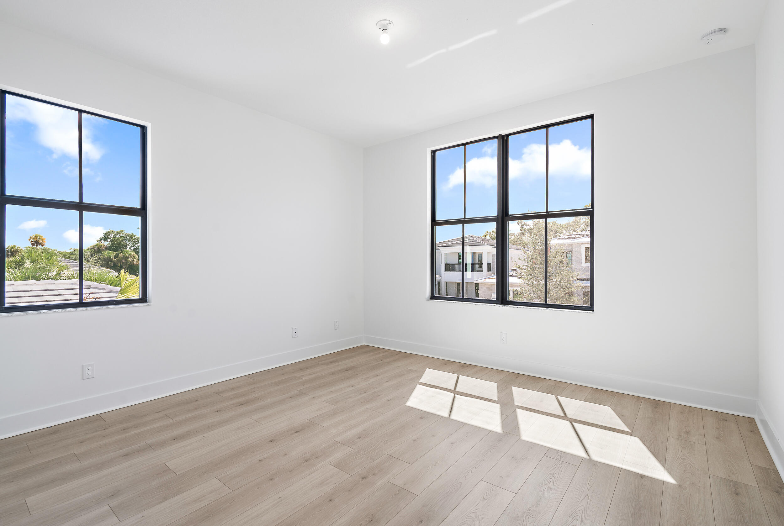 13577 Artisan Circle