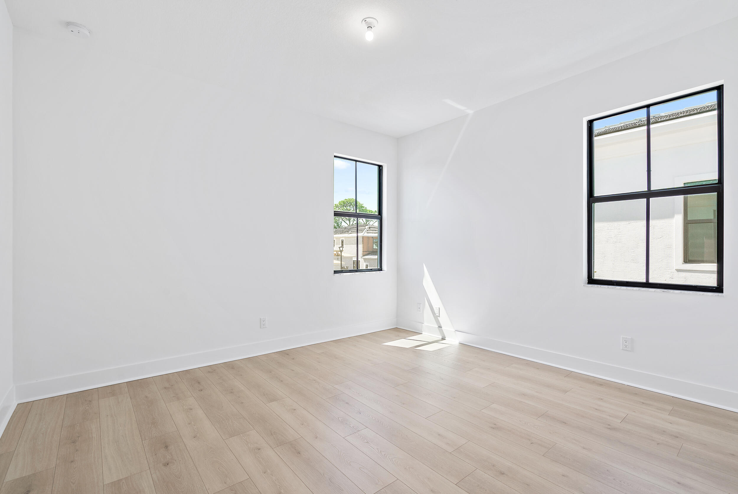 13577 Artisan Circle