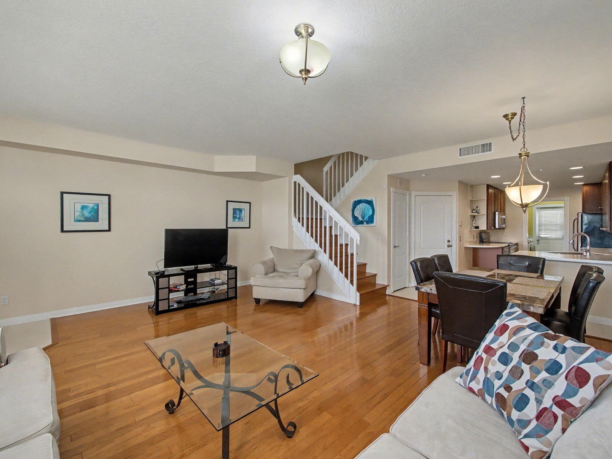 124 Courtenay Ct