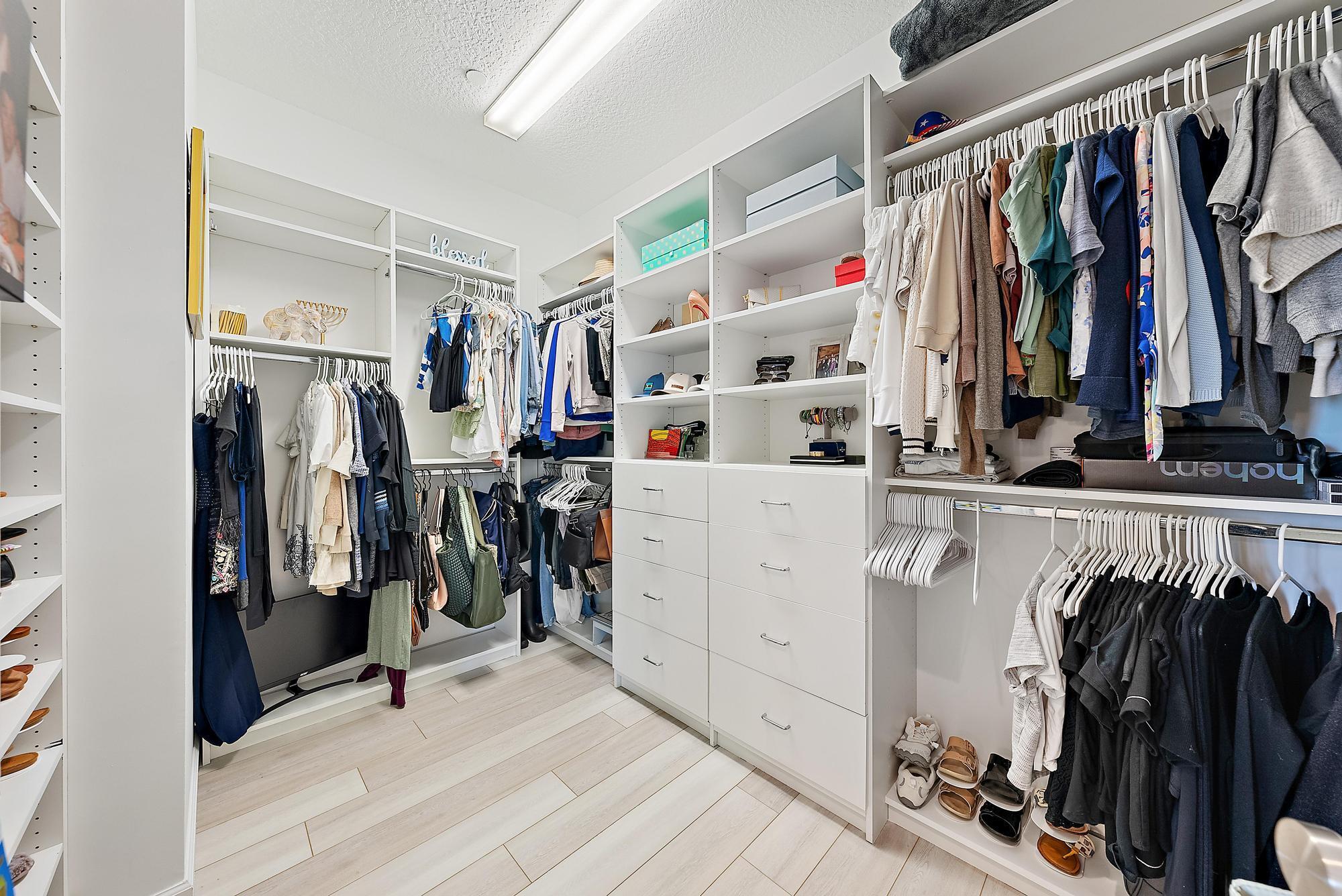 115 Tresana Boulevard 35