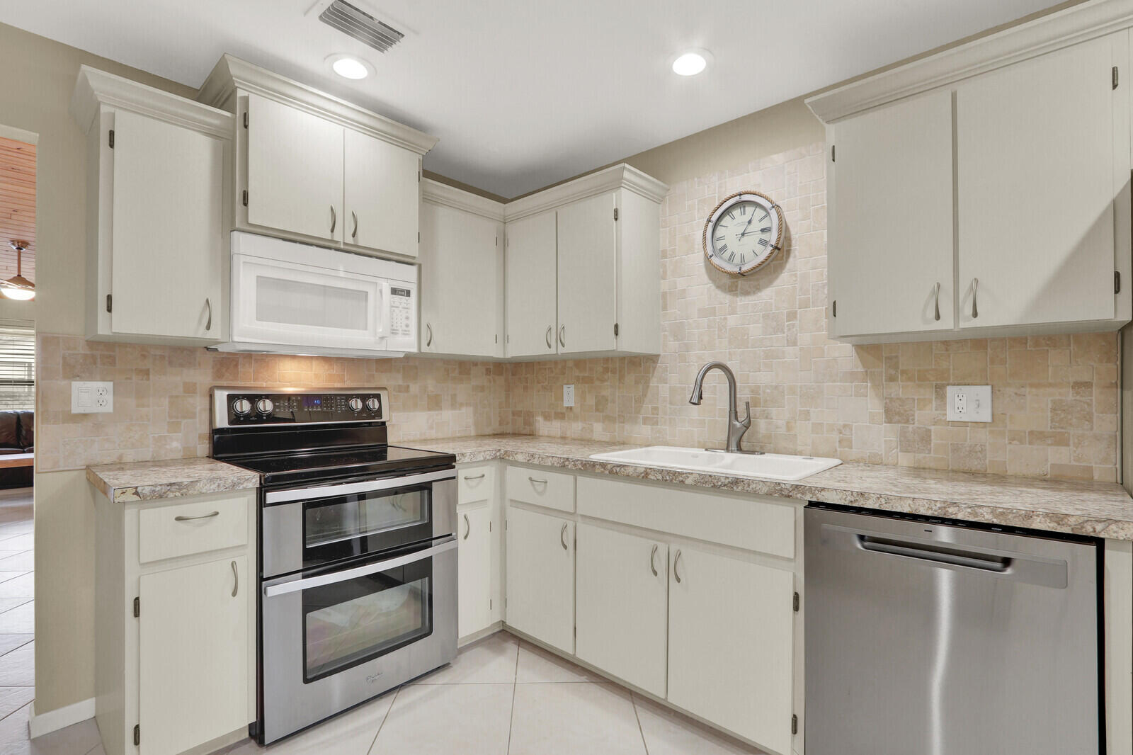 7909 SE Villa Circle