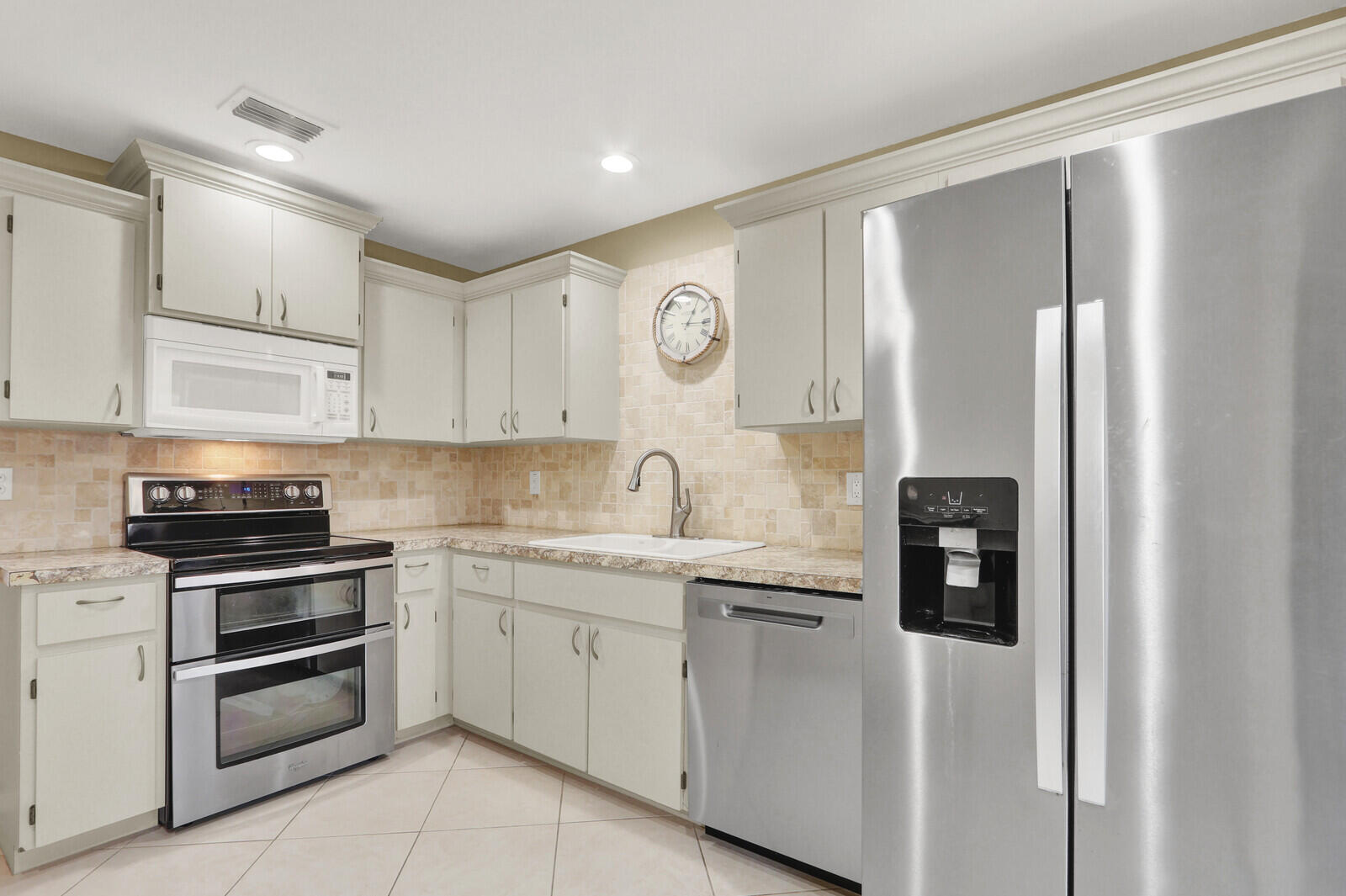 7909 SE Villa Circle