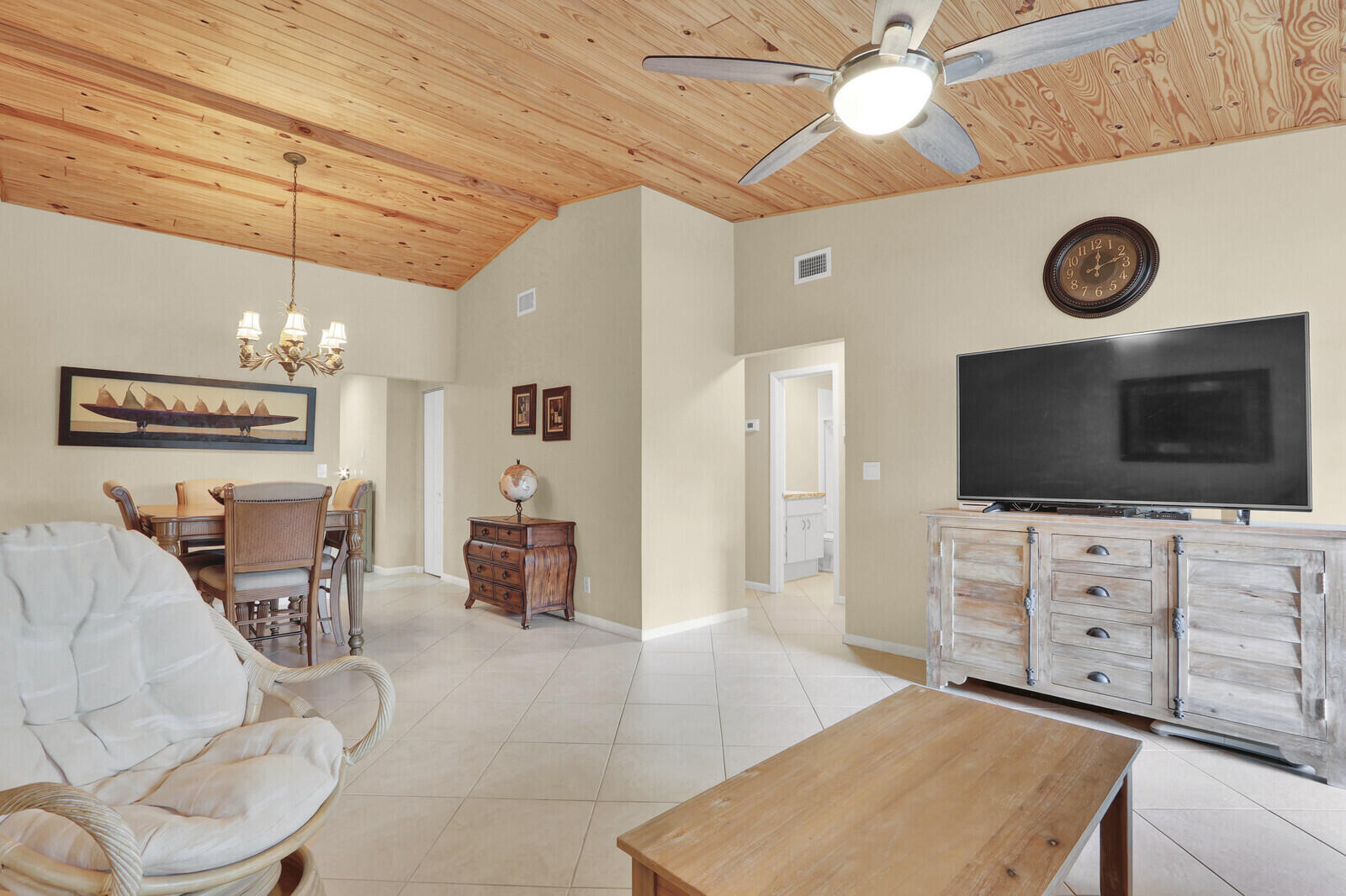 7909 SE Villa Circle