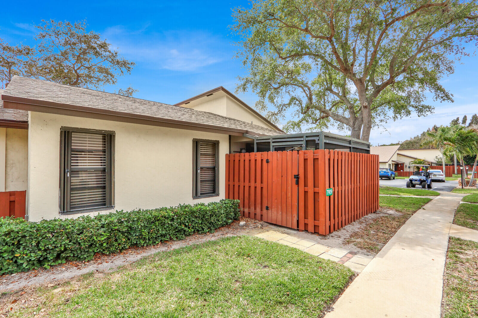 7909 SE Villa Circle