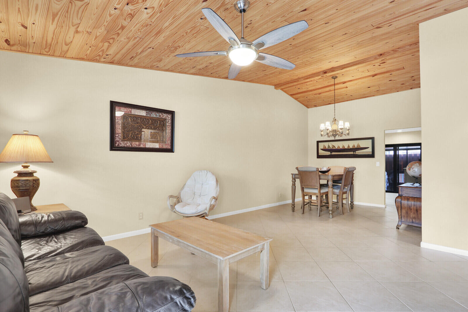 7909 SE Villa Circle