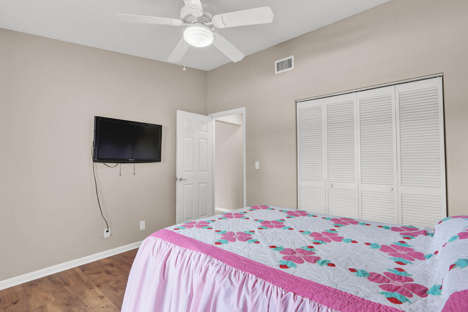 7909 SE Villa Circle