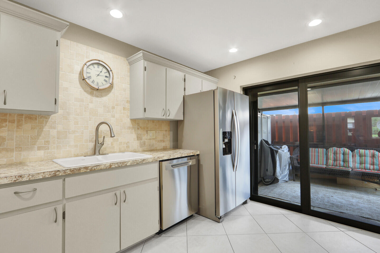 7909 SE Villa Circle