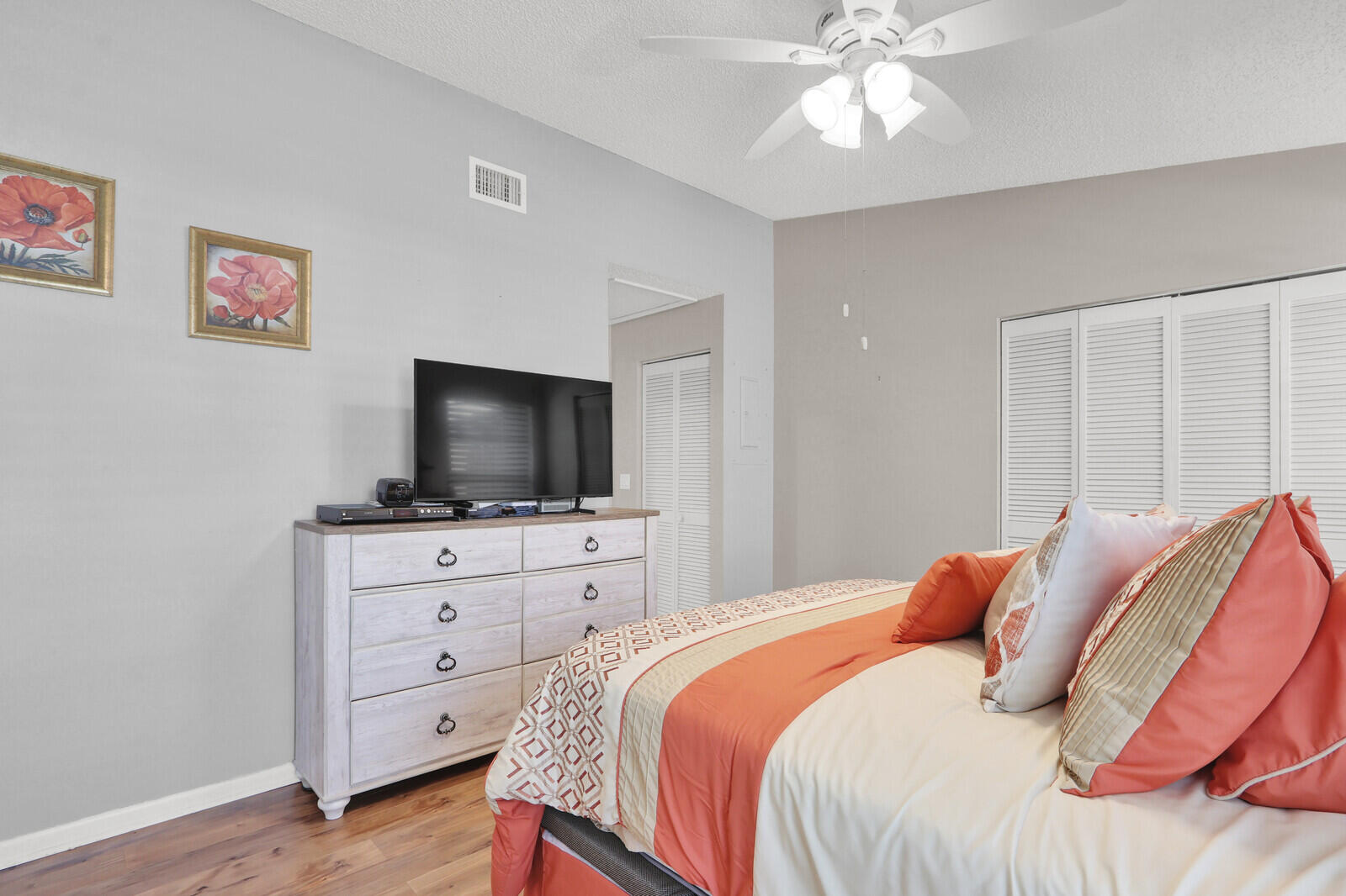 7909 SE Villa Circle