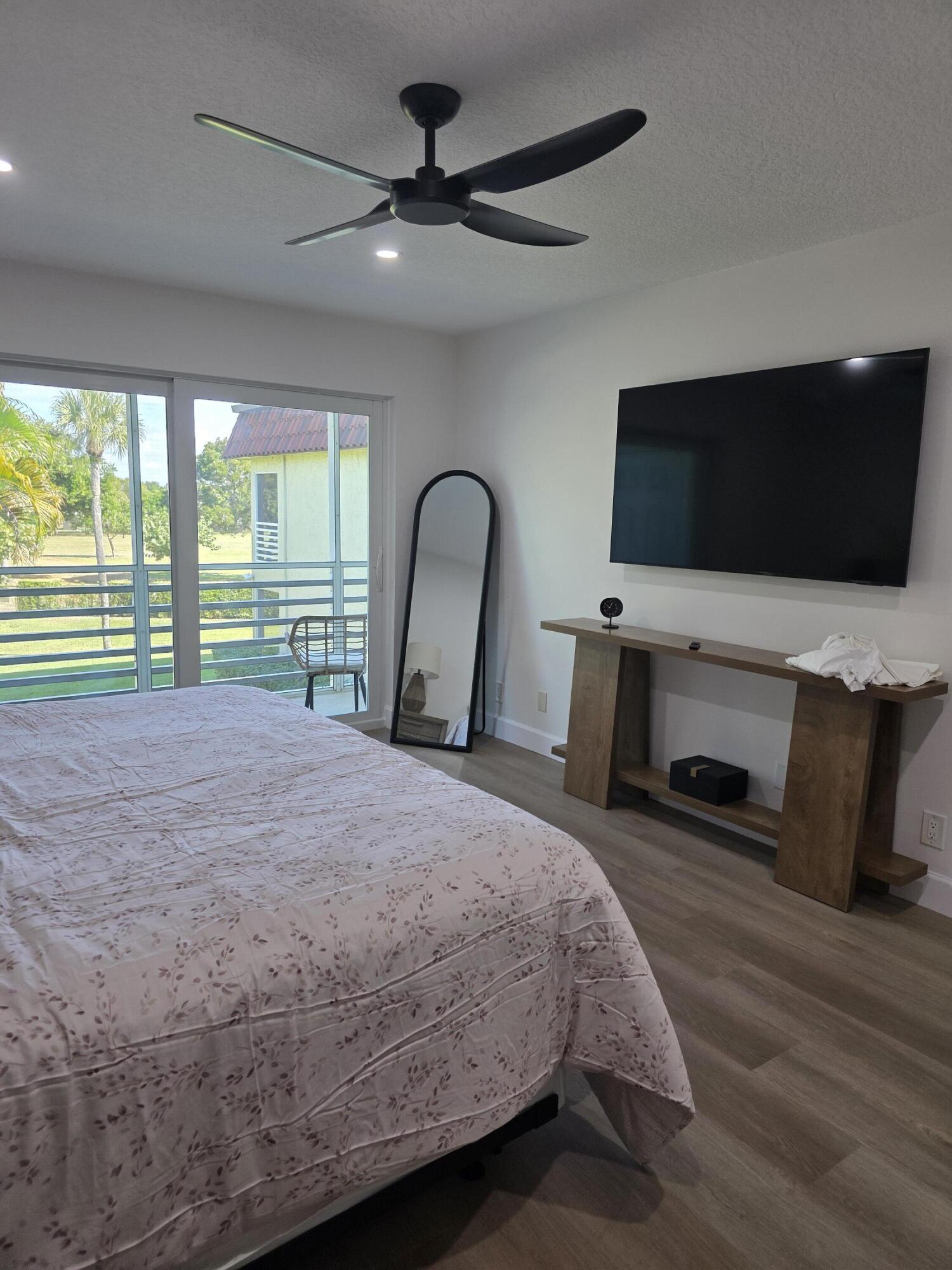 717 S Us Highway 1 608