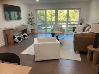 717 S Us Highway 1 608