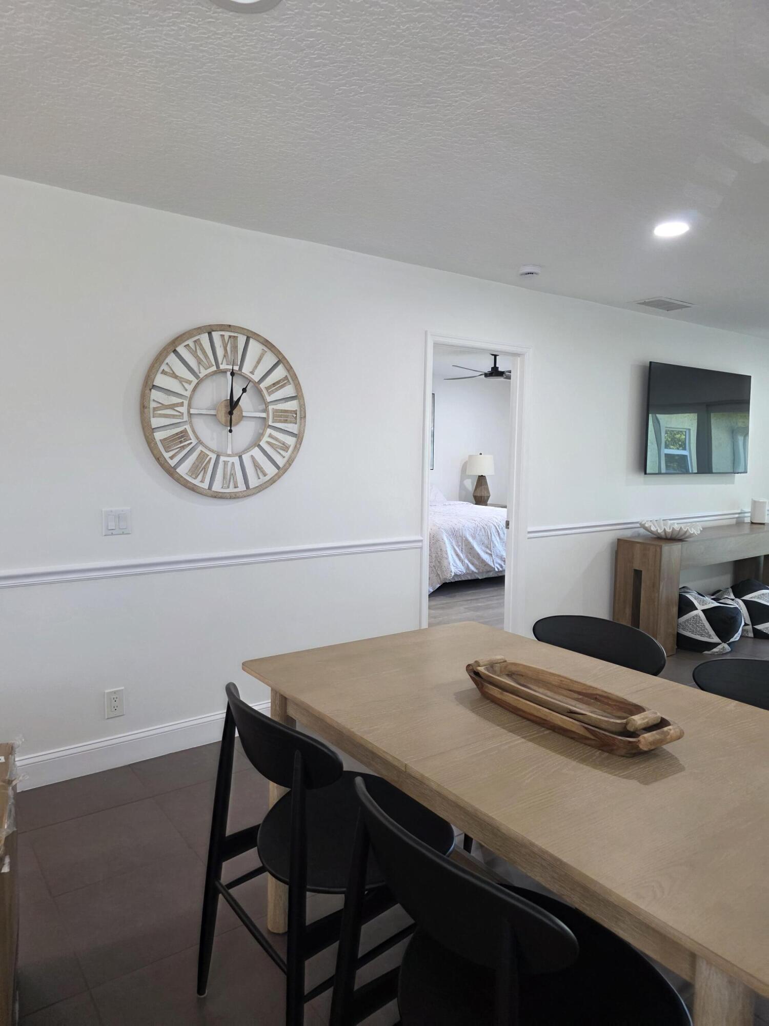 717 S Us Highway 1 608