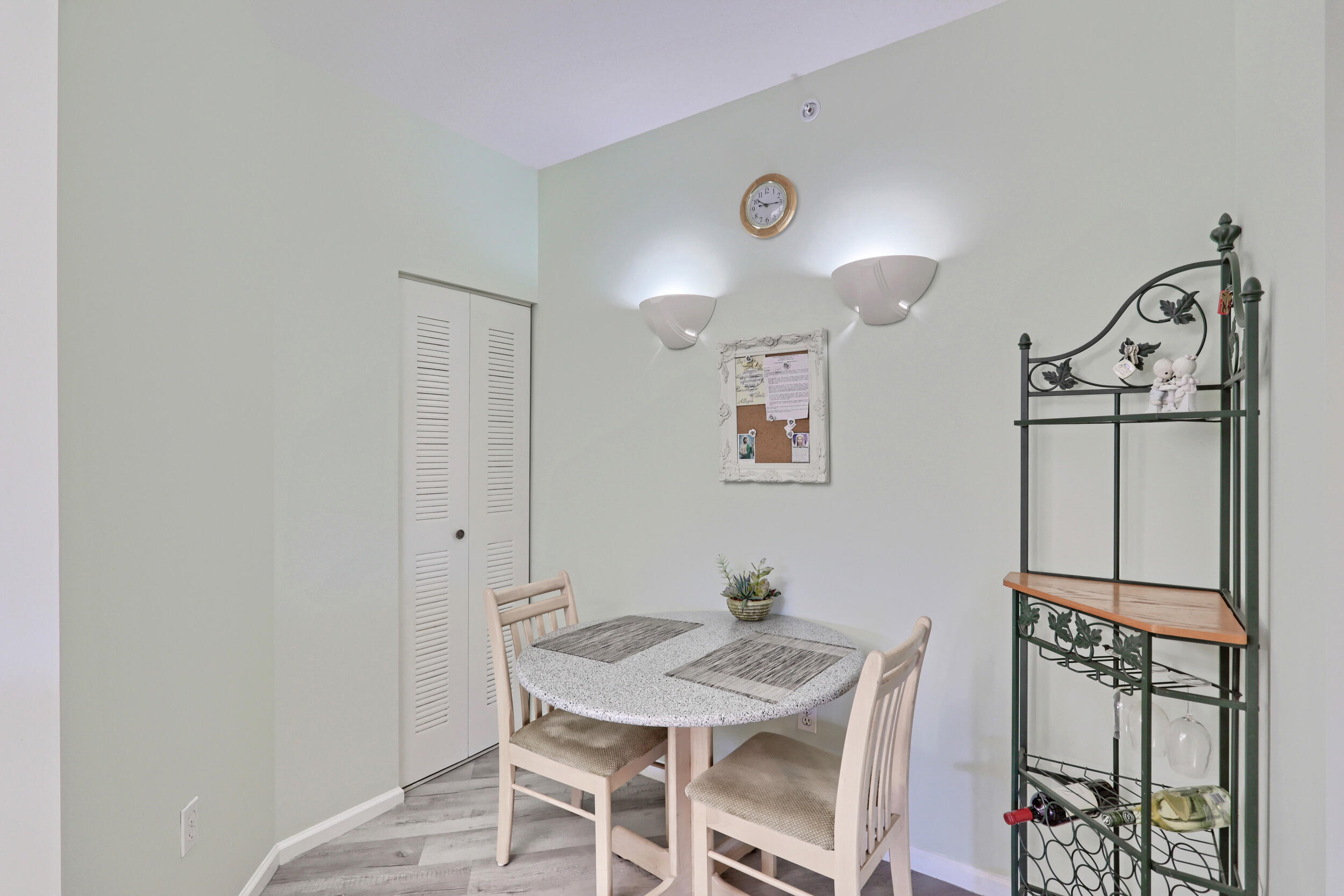 800 Uno Lago Drive 305