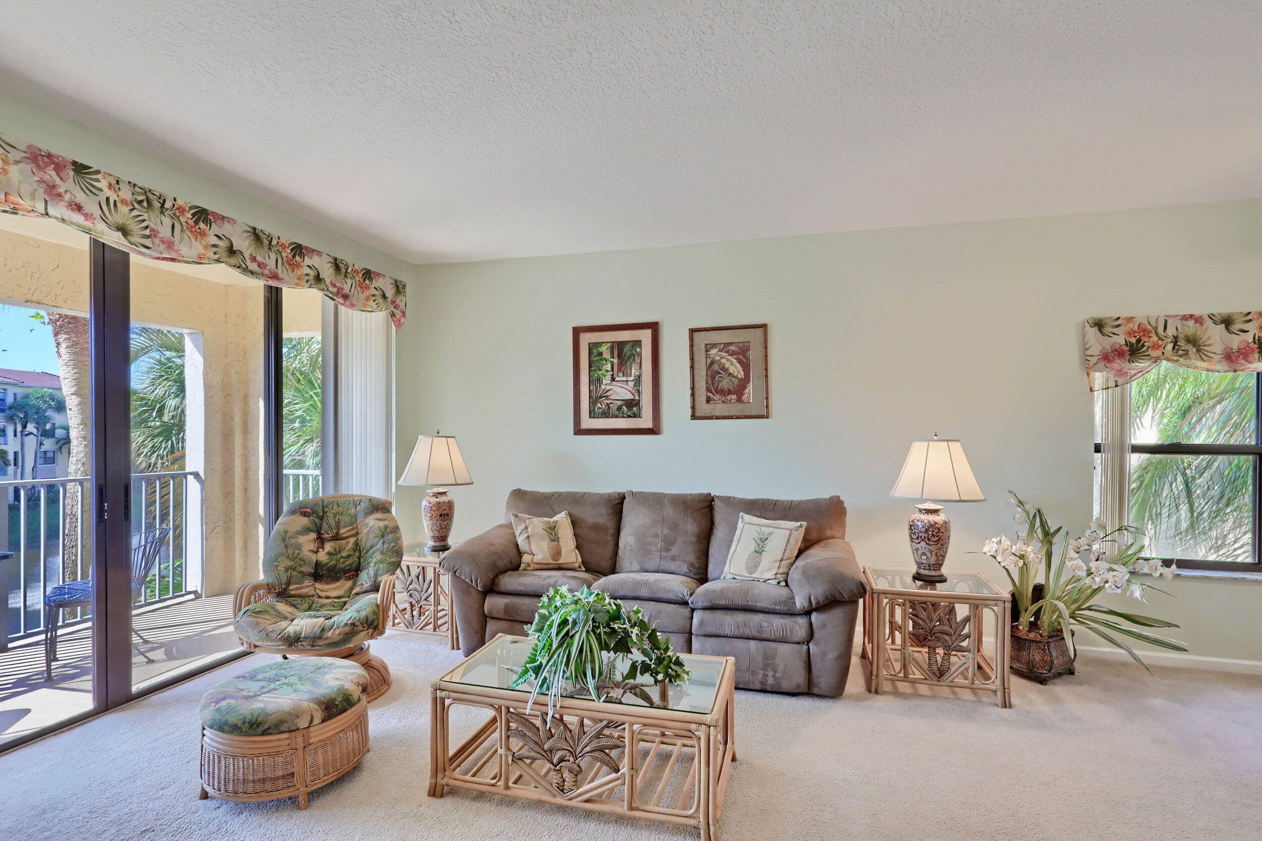 800 Uno Lago Drive 305