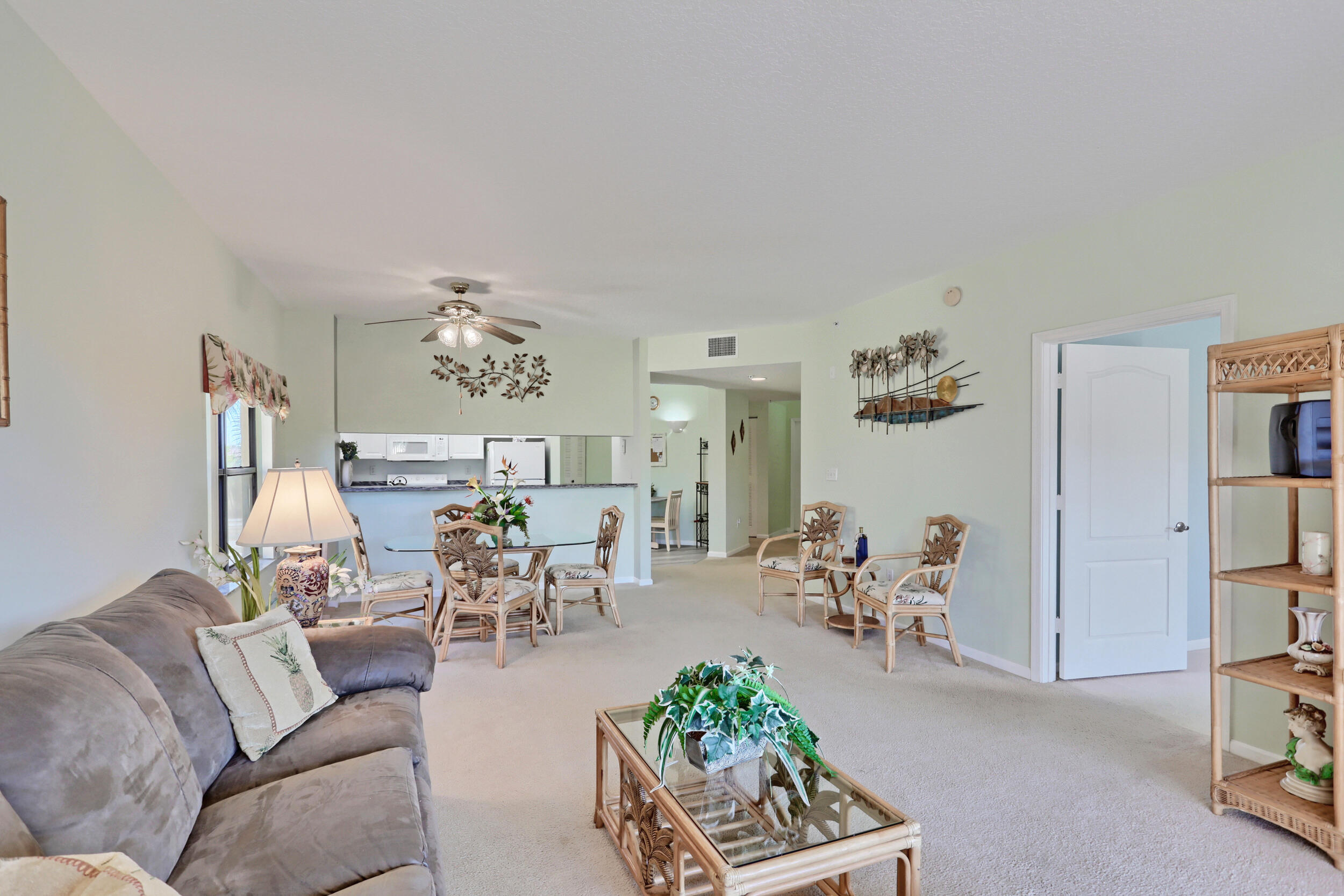 800 Uno Lago Drive 305