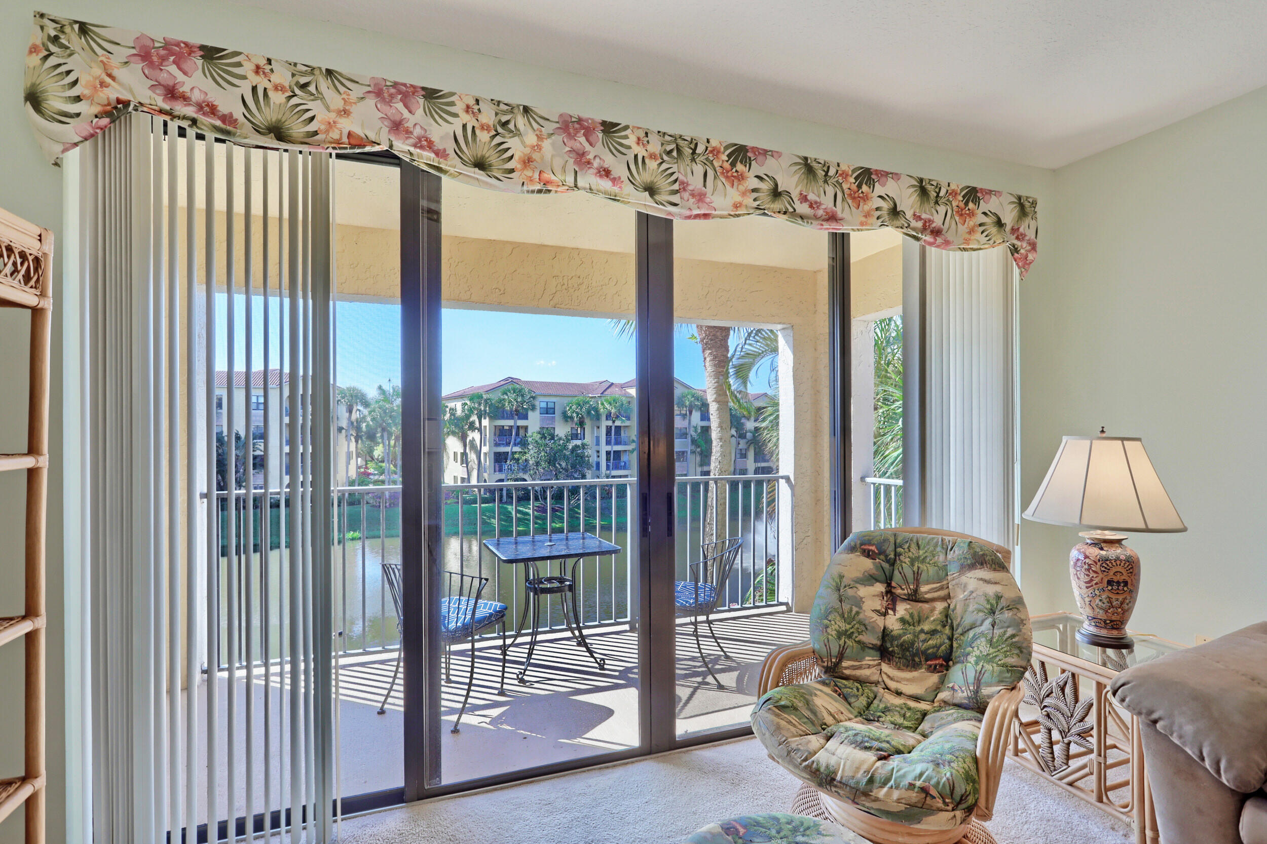 800 Uno Lago Drive 305